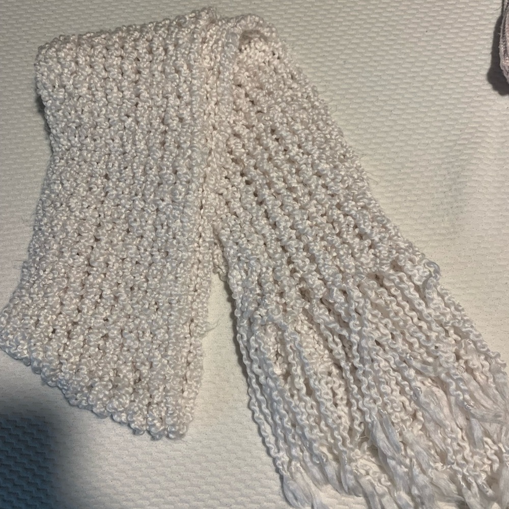 White hand made scarf